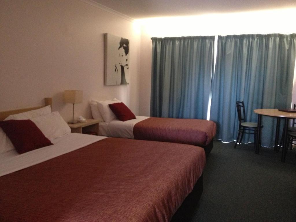 Standard Twin Room,1379931368:JPEG